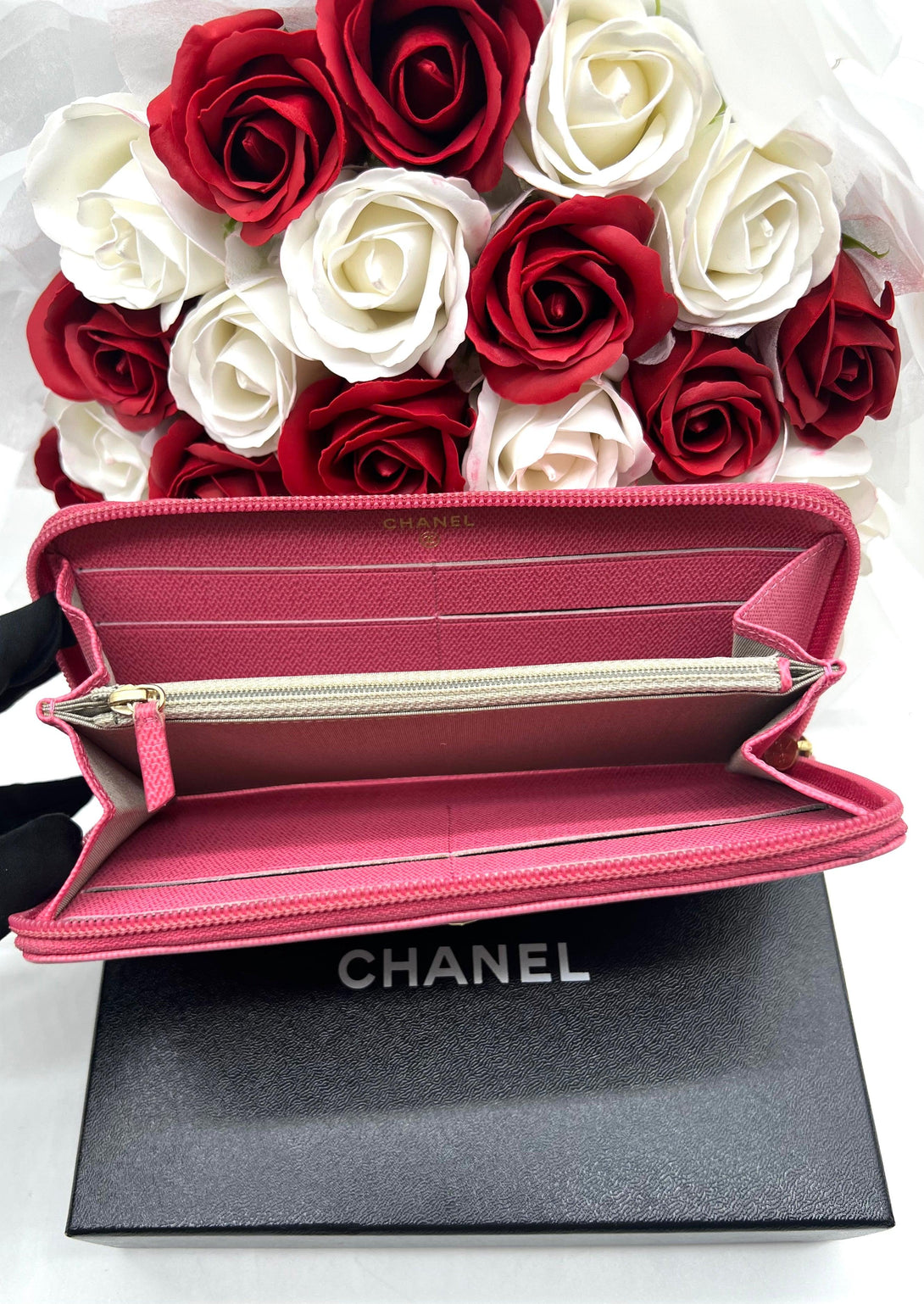 Chanel Round Zipper Long
Wallet - Reeluxs 