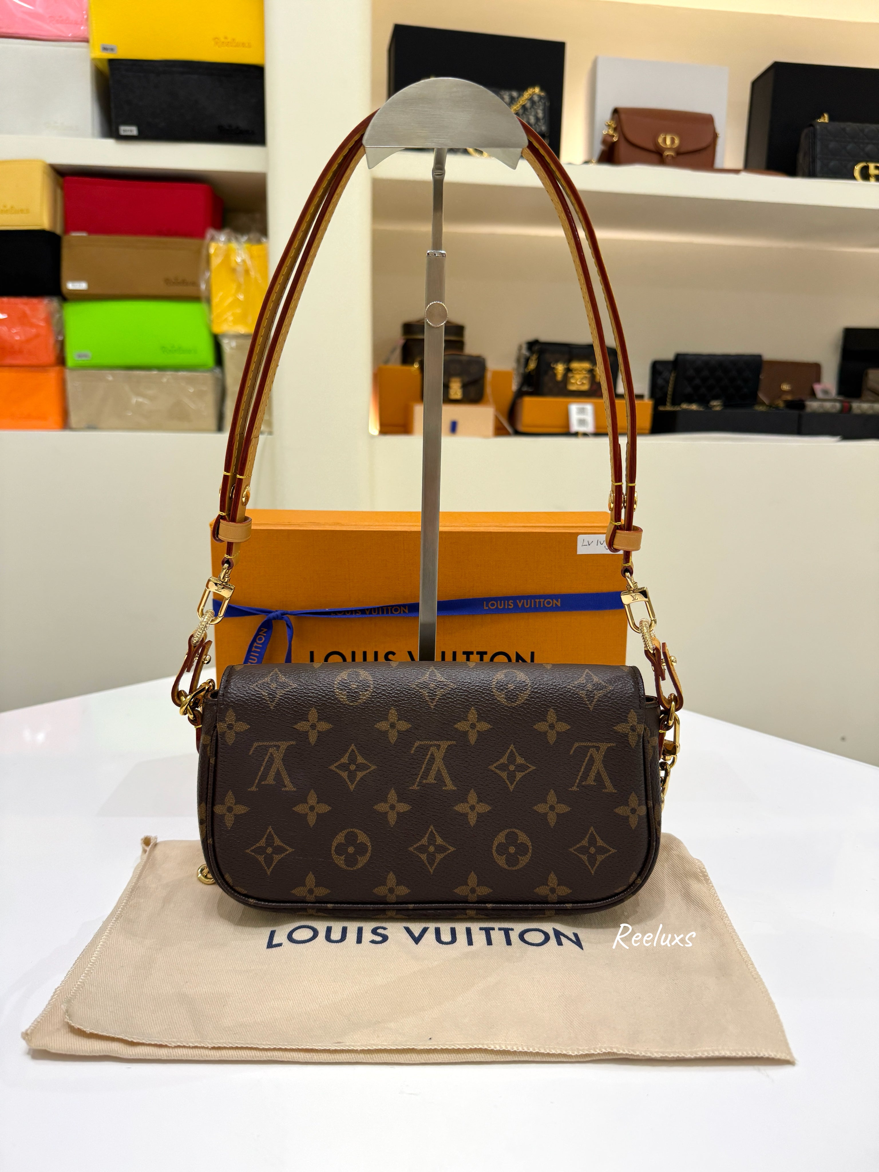LOUIS VUITTON LV Wallet On Chain Ivy Monogram Canvas Shoulder Bag