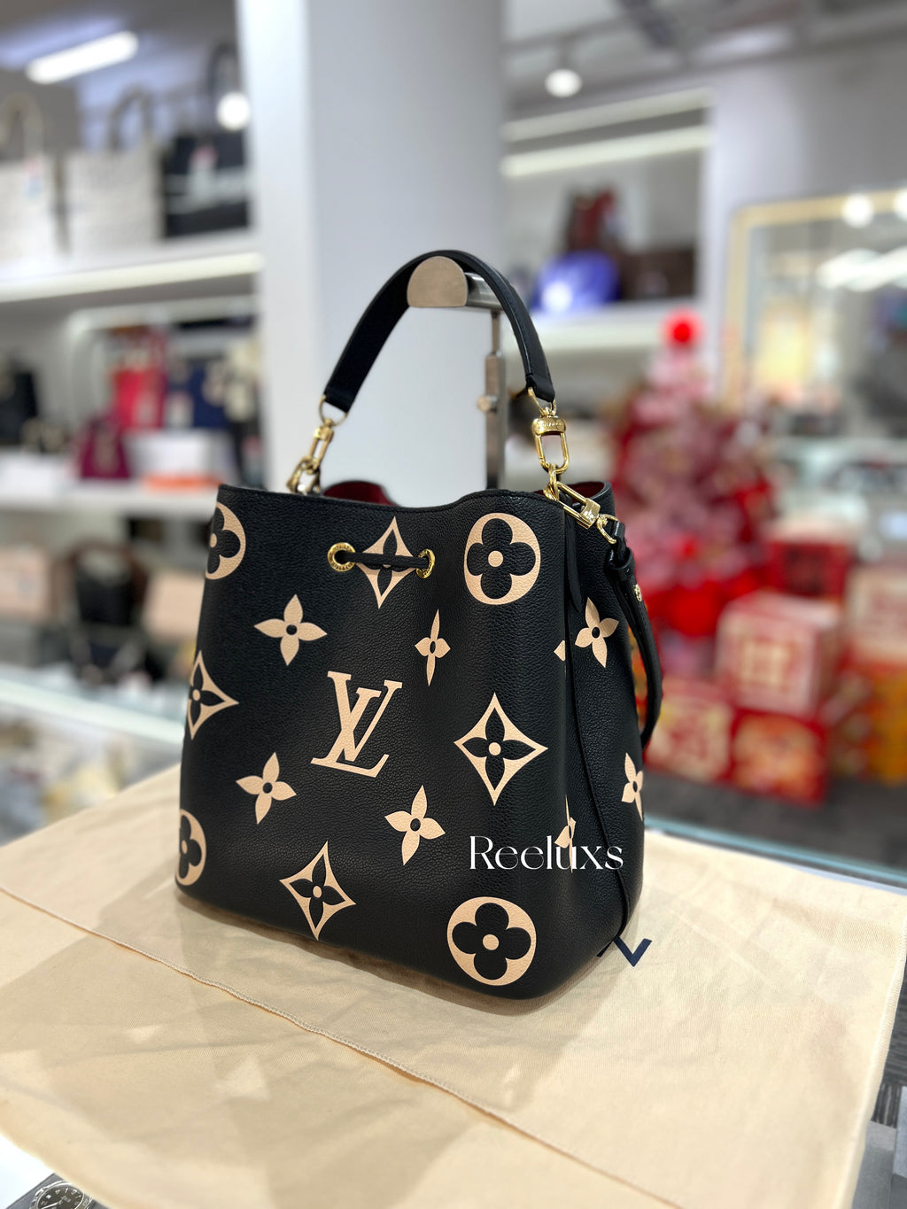 LOUIS VUITTON NéoNeó MM Bucket bag