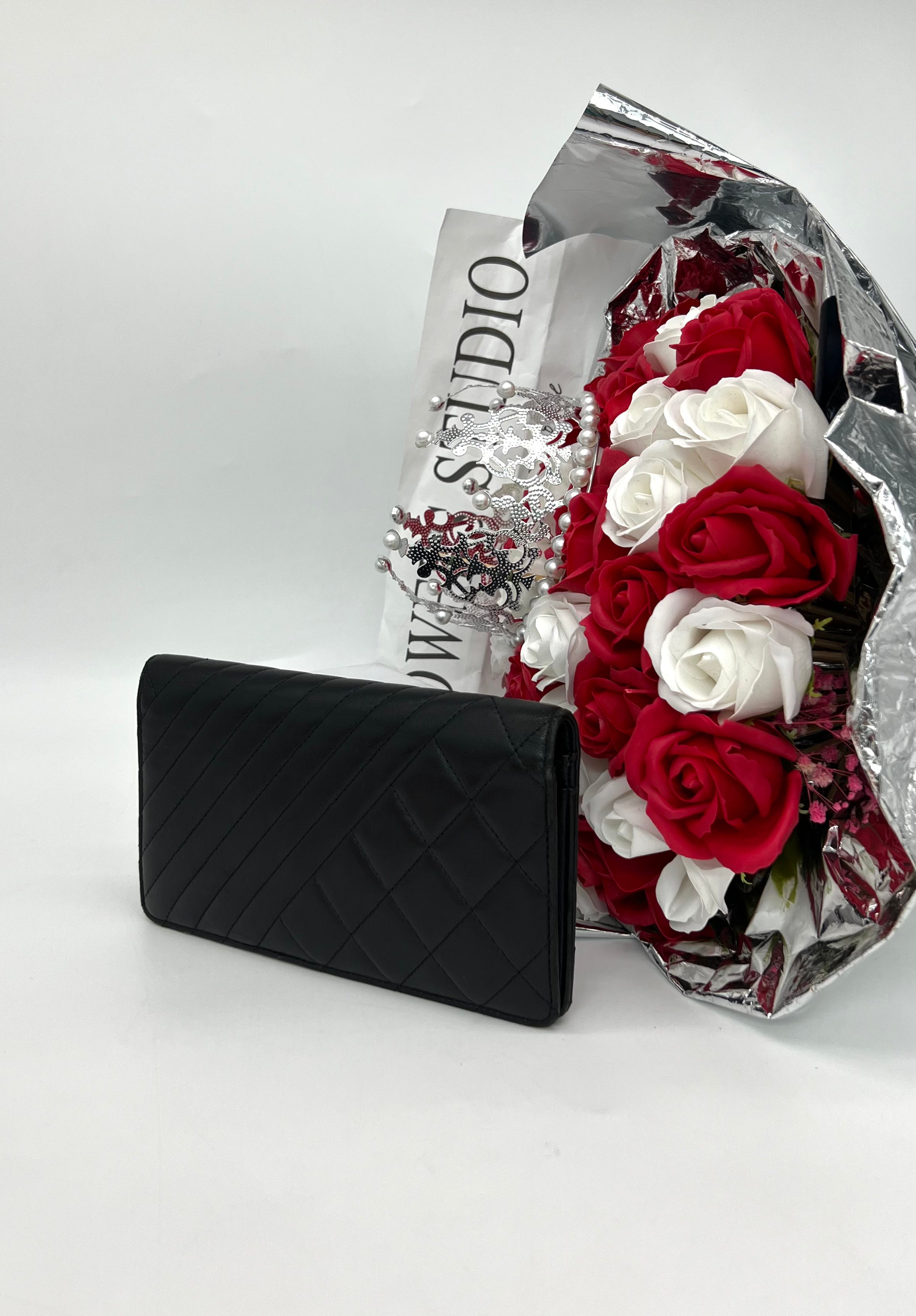 CHANEL Black Zipped Lambskin Wallet - Reeluxs 