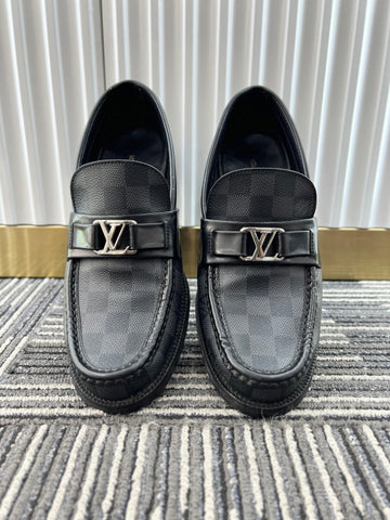 LOUIS VUITTON Loafers & Slip-Ons for Unisex Size 6 - Reeluxs 