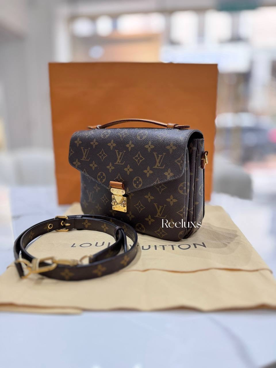 LOUIS VUITTON LV Pochette Metis Monogram Handbag
