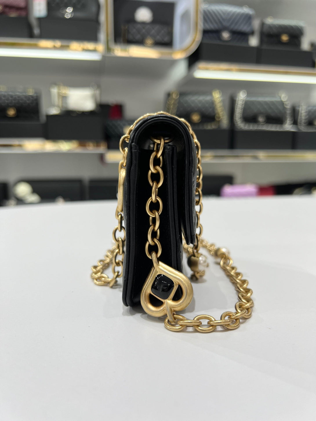 Full Set Microchip CHANEL Black Lambskin , Enamel & Gold - Tone Metal Women’s Card Holder with Chain - Reeluxs 