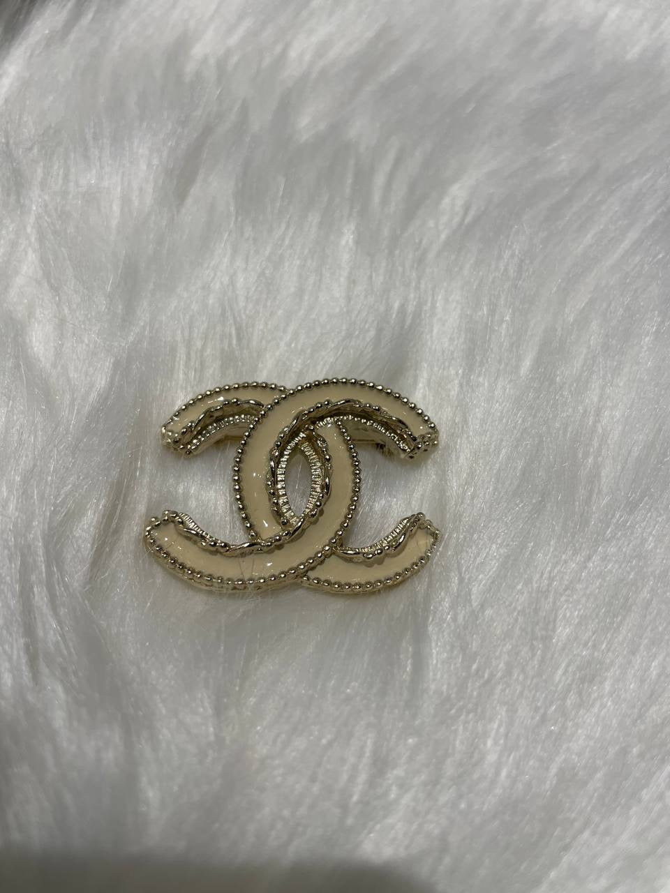 CHANEL CC Logo Brooch