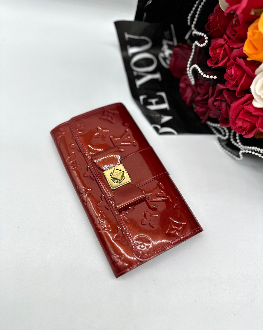 LOUIS VUITTON Monogram Vernis Bow Sarah Wallet - Reeluxs 