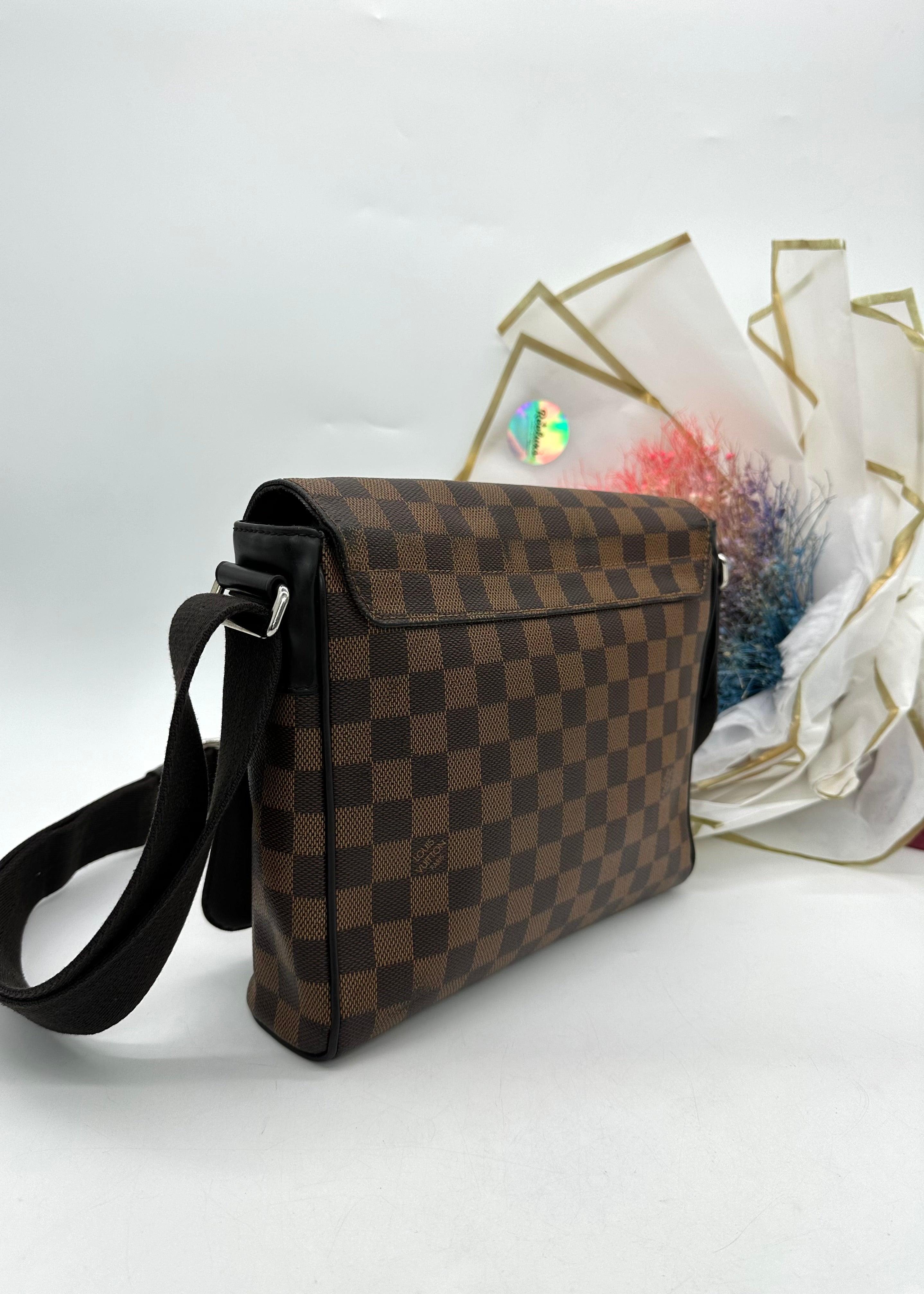 LOUIS VUITTON District PM Messenger Bag Damier Ebene - Reeluxs 