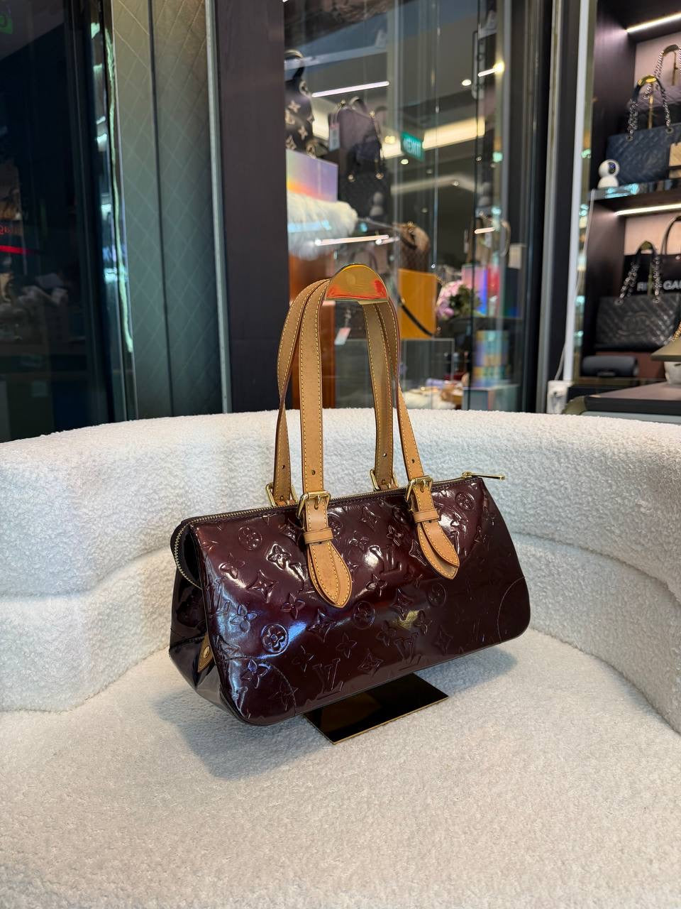 Louis Vuitton Rosewood Avenue shoulder bag in Amarante Monogram