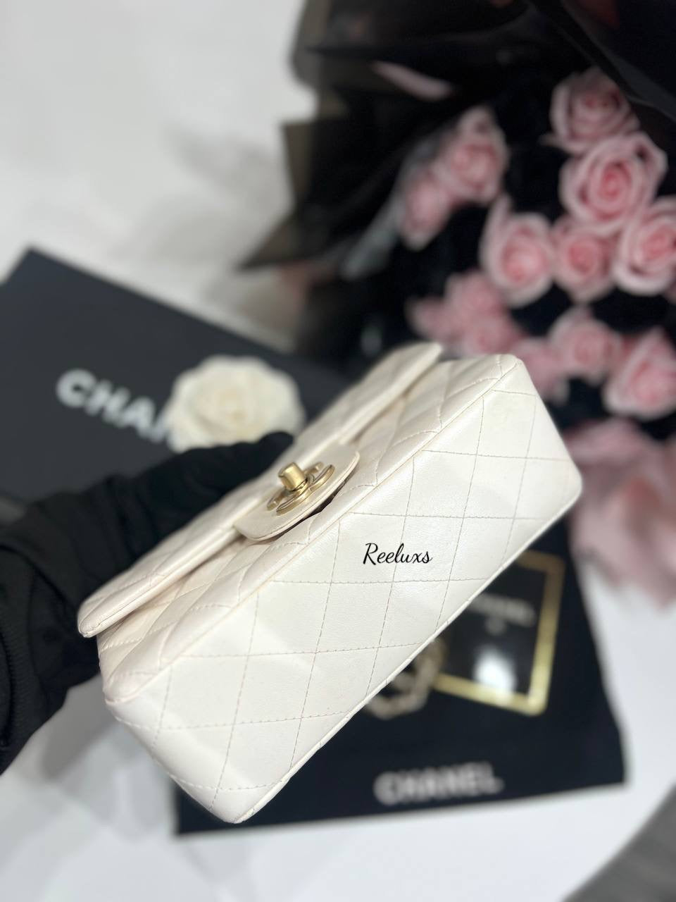 FULL SET CHANEL Timeless / Classique Leather Crossbody  Bag In White With Gold Hardware