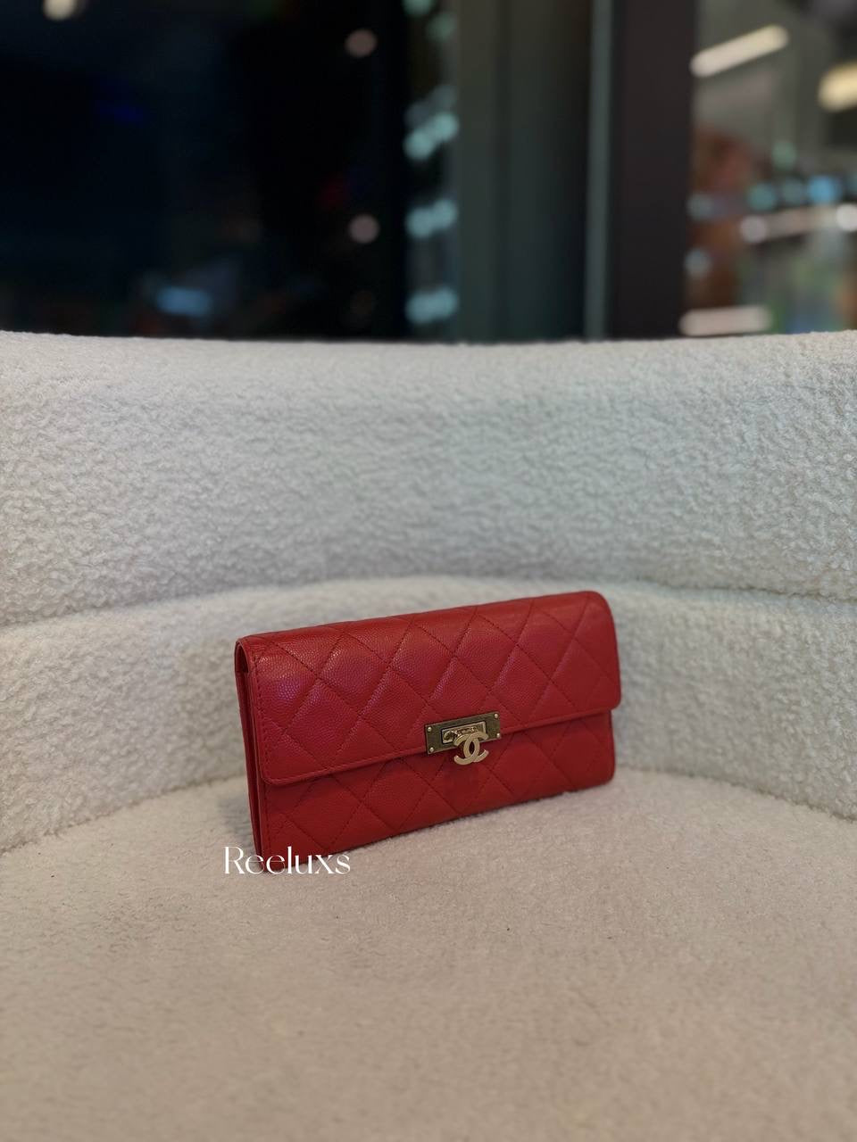 Caviar Quilted Large Golden Class Gusset Flap Wallet Red