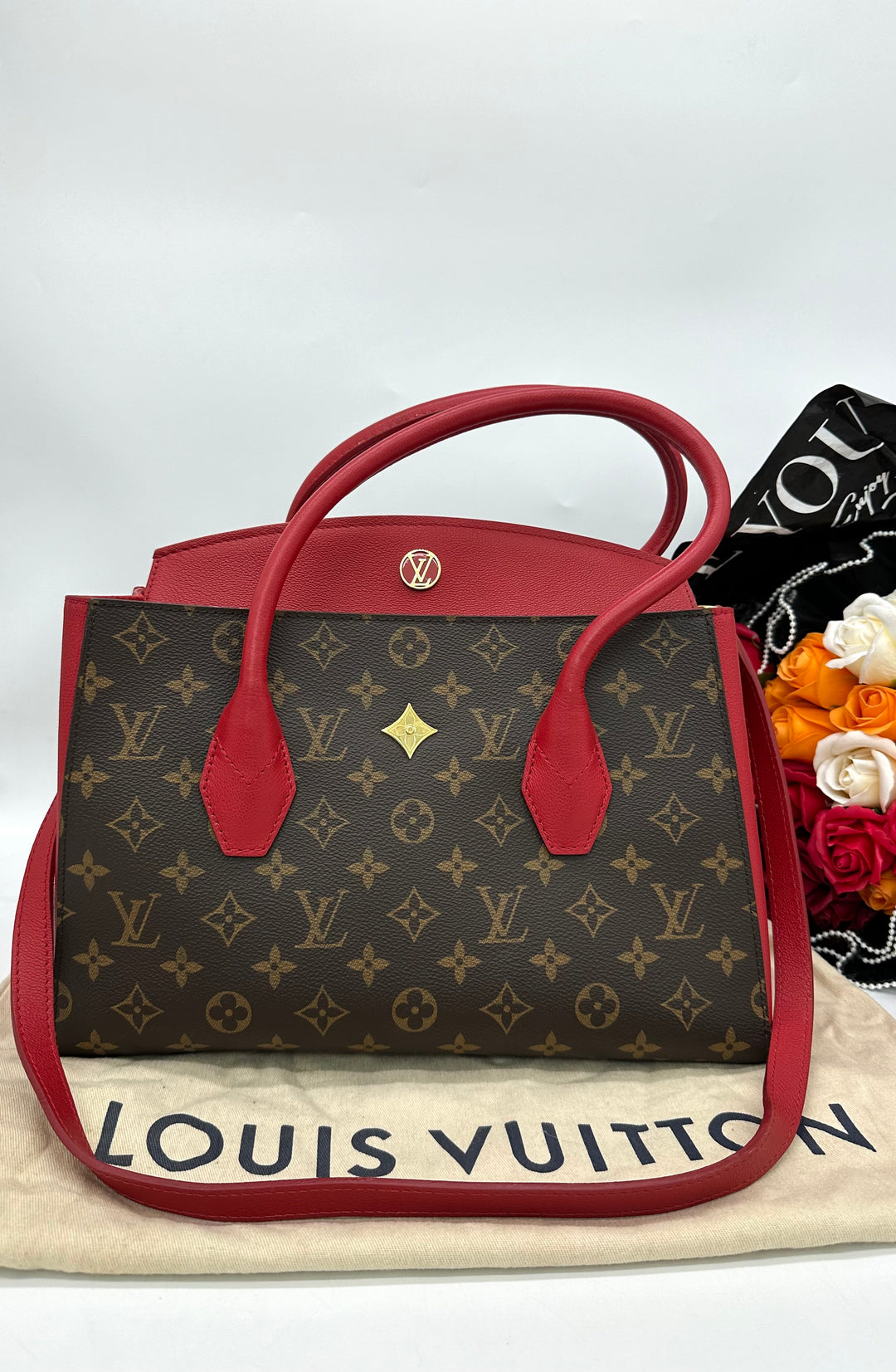 LOUIS VUITTON Florine
Handbag Monogram Canvas and Leather