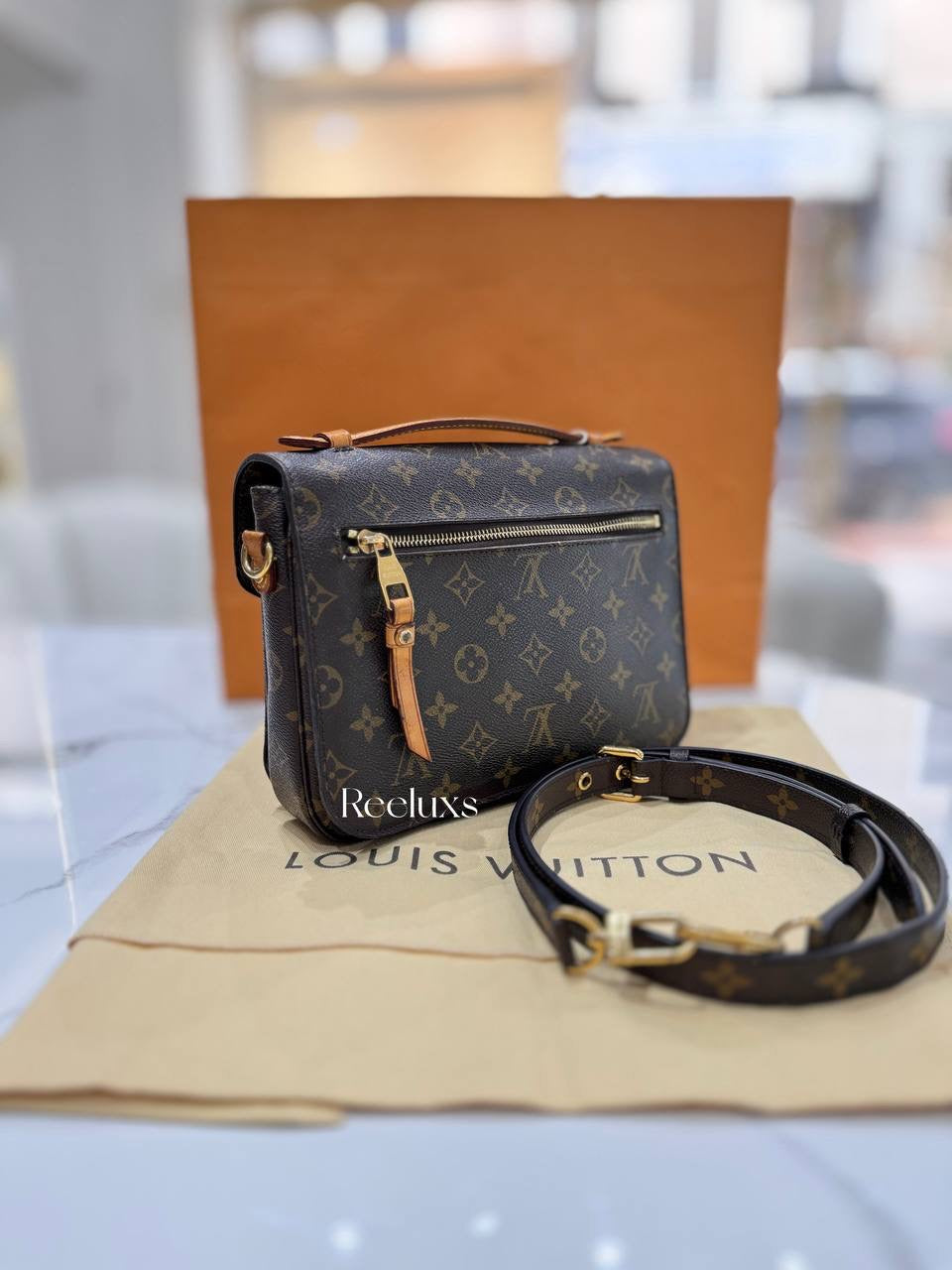 LOUIS VUITTON LV Pochette Metis Monogram Handbag