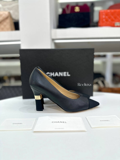 CHANEL Black Leather and Grosgrain Cap-Toe Pumps
