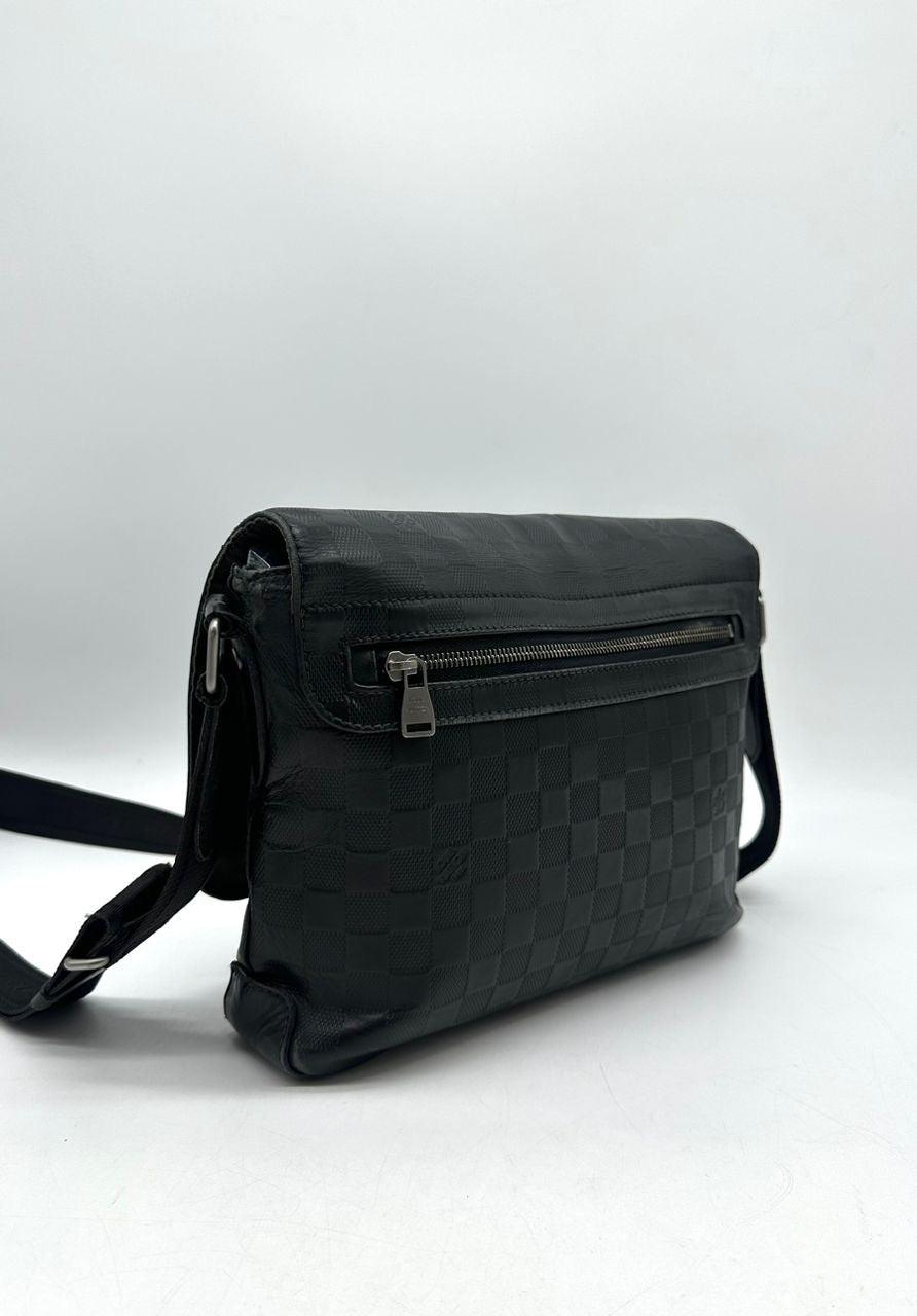 Louis Vuitton Men's Shoulder Bag - Reeluxs 