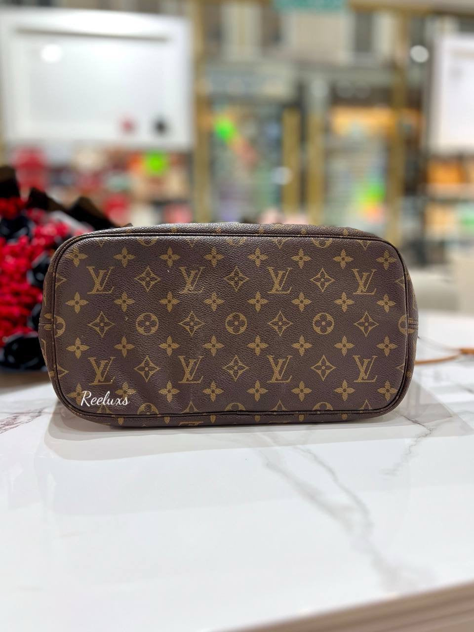 LOUIS VUITTON LV Monogram Neverfull MM Tote Handbag