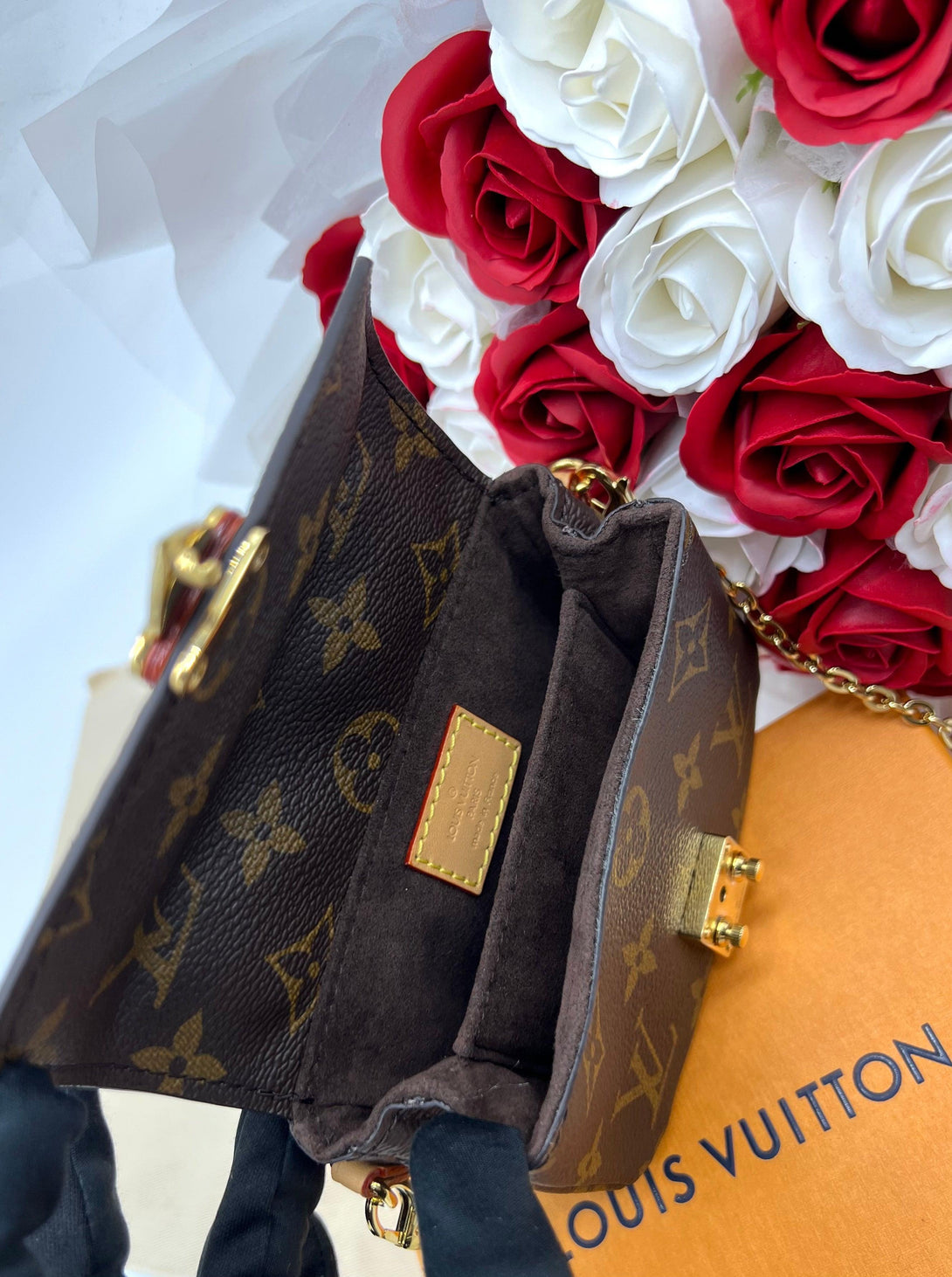 LOUIS VUITTON Micro Metis Monogram Canvas - Reeluxs 