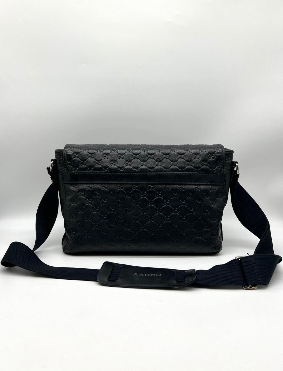 GUCCI Black Guccissima Crossbody Bag - Reeluxs 