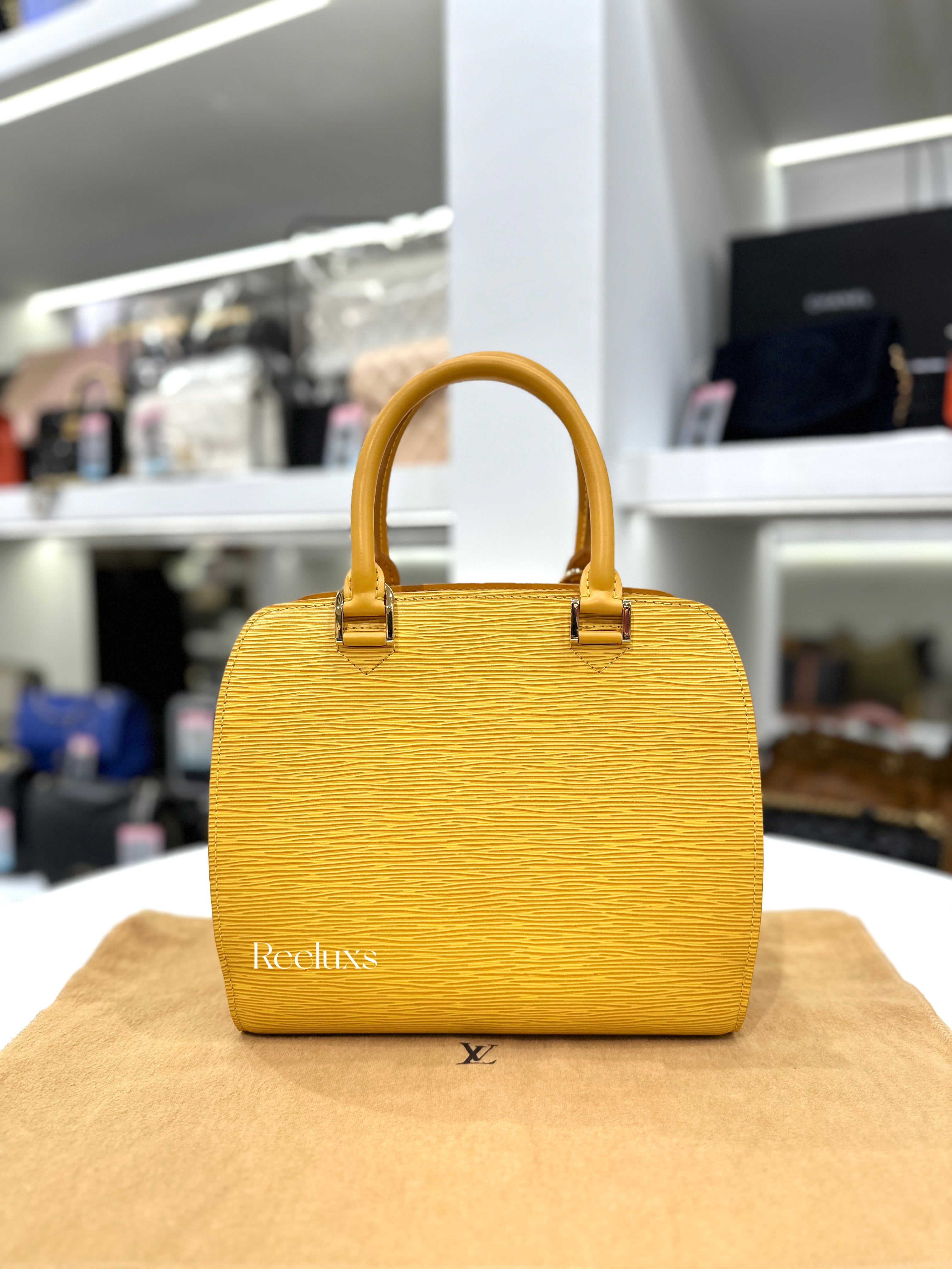 LOUIS VUITTON LV Pont Neuf (Epi Leather)