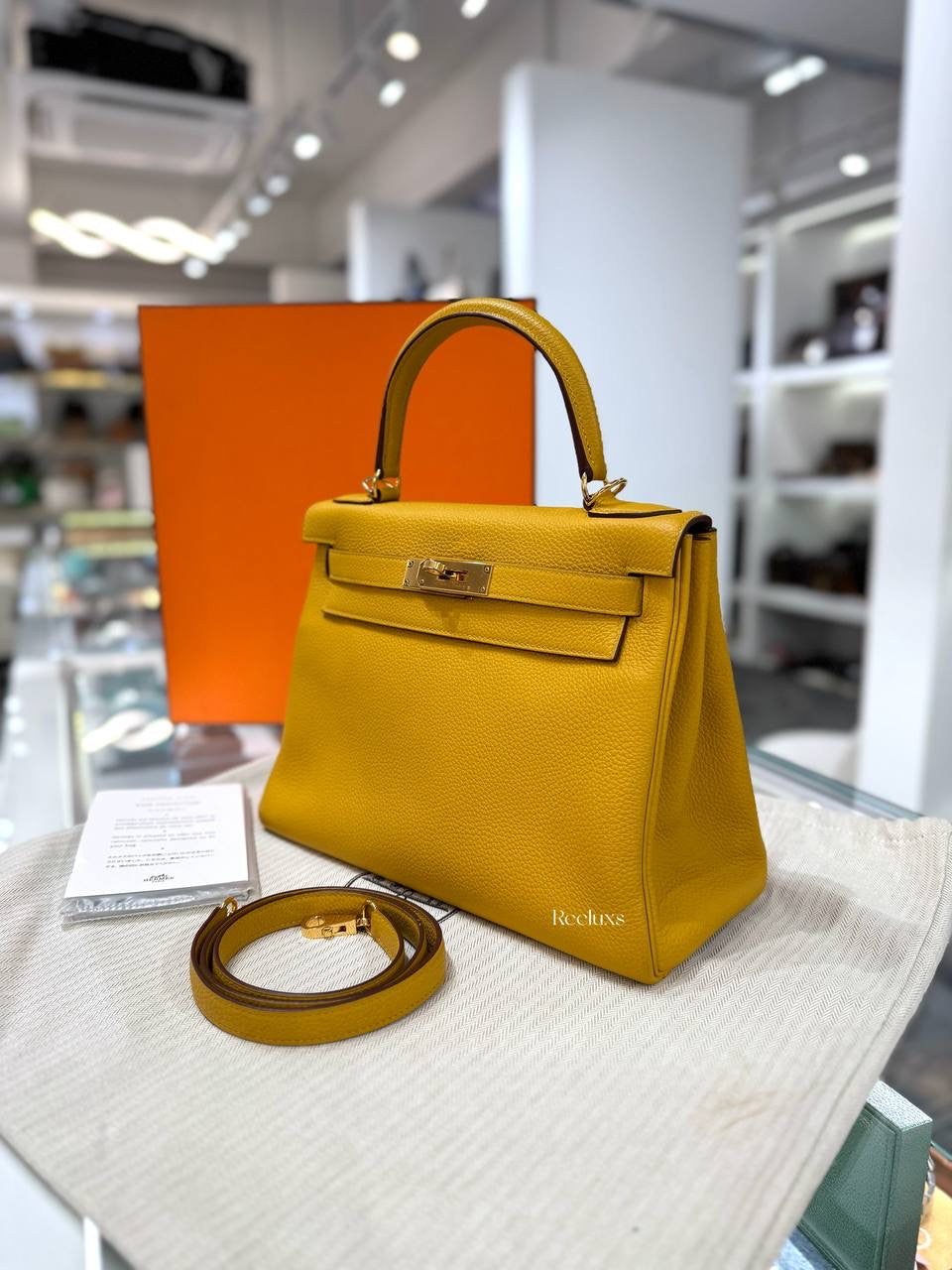 Full set HERMÈS Kelly 28 Retoure Bag in Jaune Ambre Togo GHW