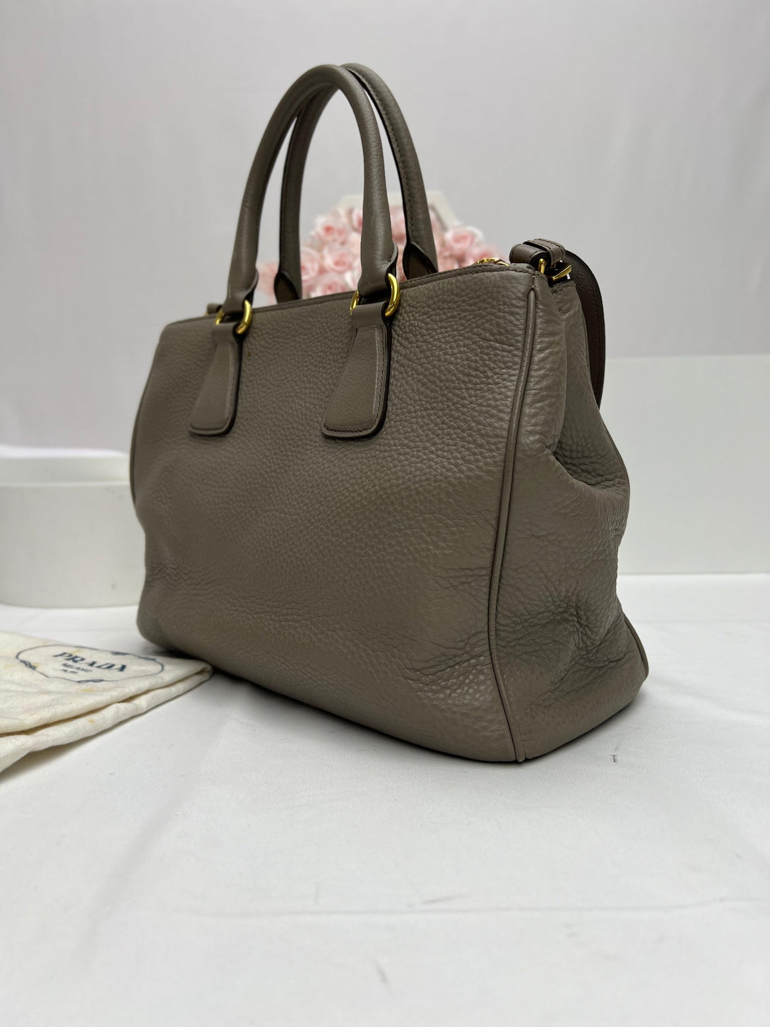 Prada Grey Vitello Daino Leather
Middle Zip Tote - Reeluxs 