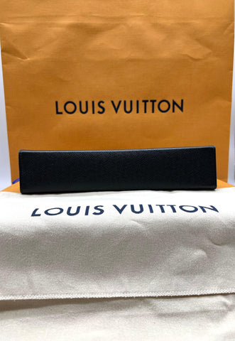 Louis Vuitton Taiga Pochette Voyage Clutch Bag Noir M30450 - Reeluxs 