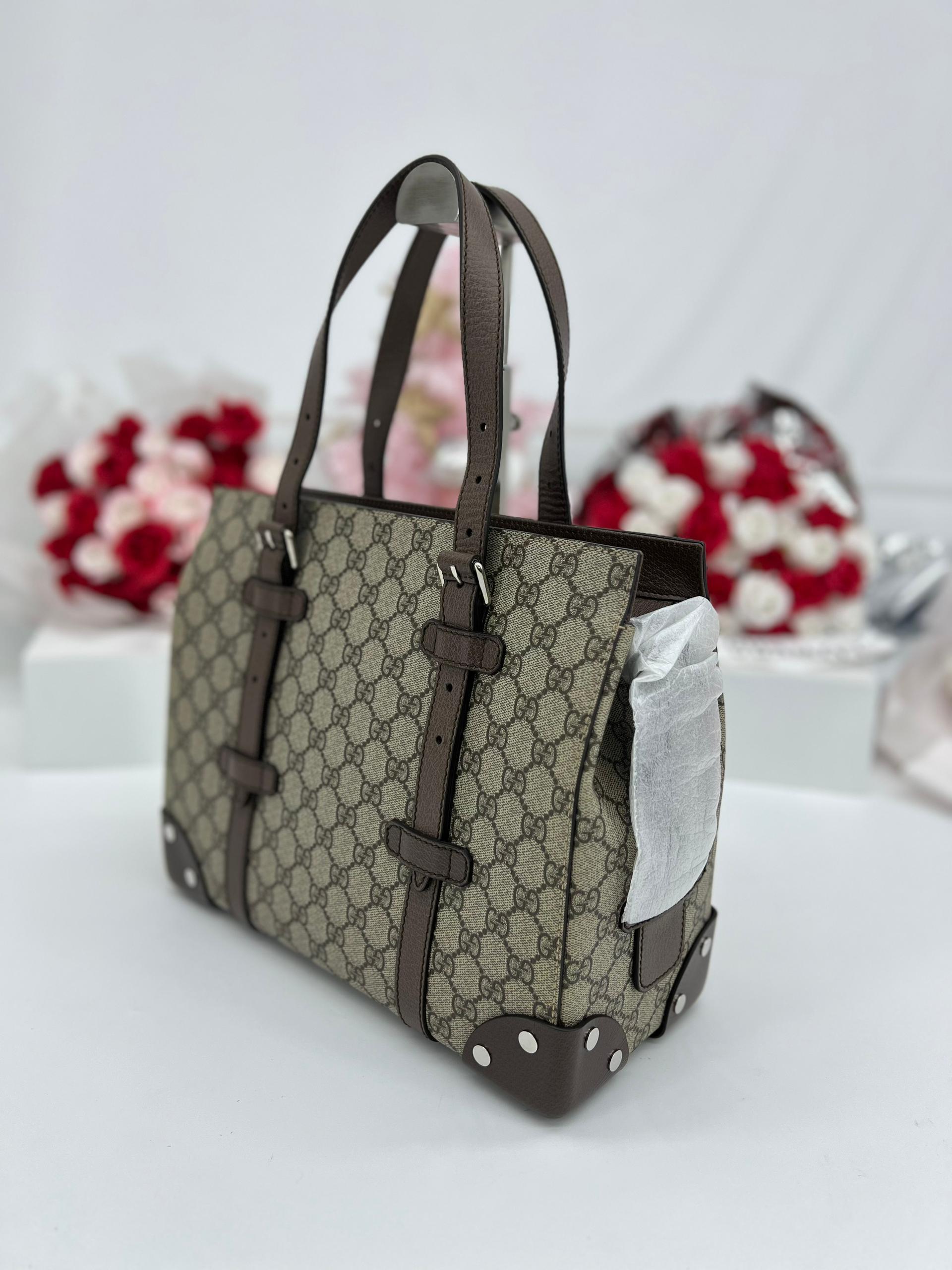 GUCCI
GG Supreme Canvas Tote Bag - Reeluxs 