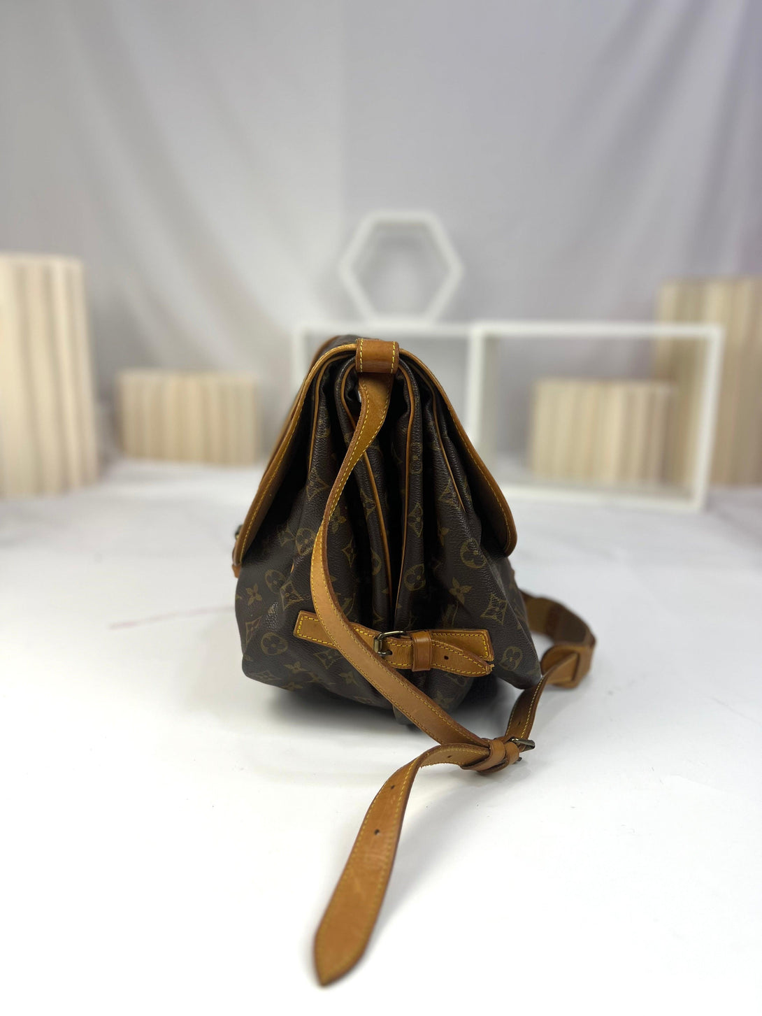 LOUIS VUITTON Brown Unisex Crossbody Sling Bag - Reeluxs 