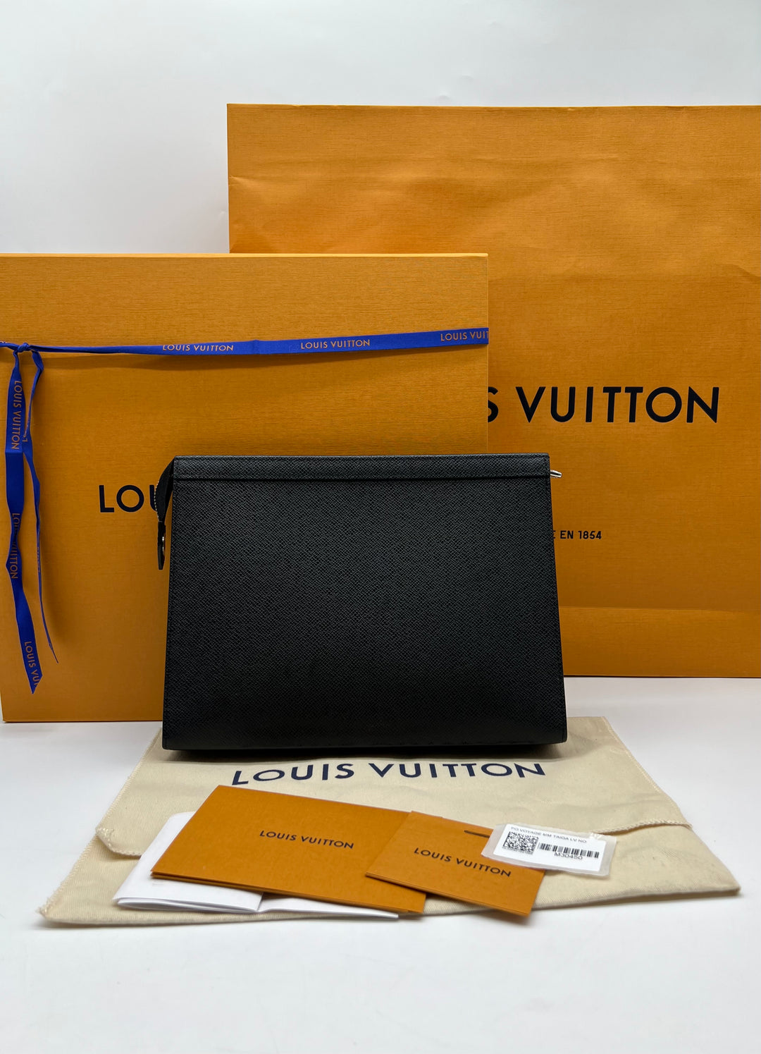 Louis Vuitton Taiga Pochette Voyage Clutch Bag Noir M30450