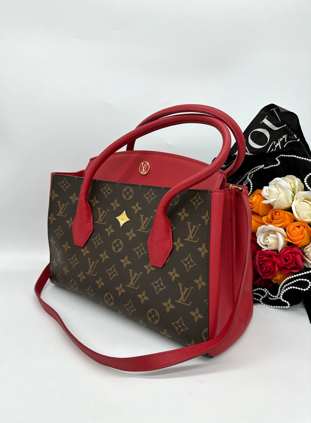 LOUIS VUITTON Florine
Handbag Monogram Canvas and Leather