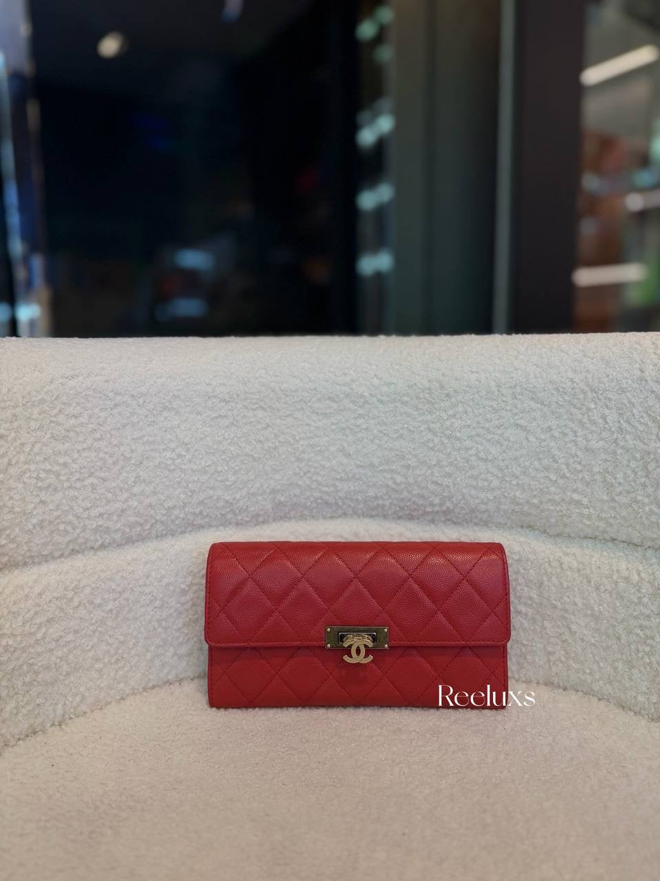 Caviar Quilted Large Golden Class Gusset Flap Wallet Red