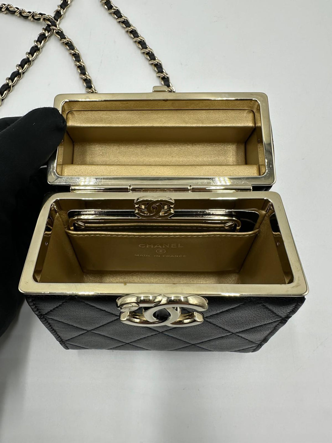 Chanel Black Quilted Lambskin Box Chain Vanity SHW - Reeluxs 