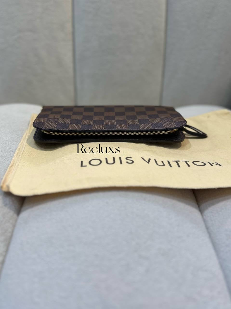 LOUIS VUITTON LV Zippy Wallet in Damier Ebene Canvas