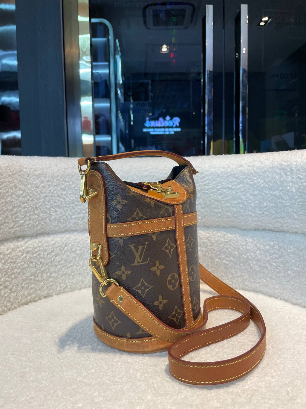 Louis Vuitton LV 2018 Monogram Duffle bucket bag