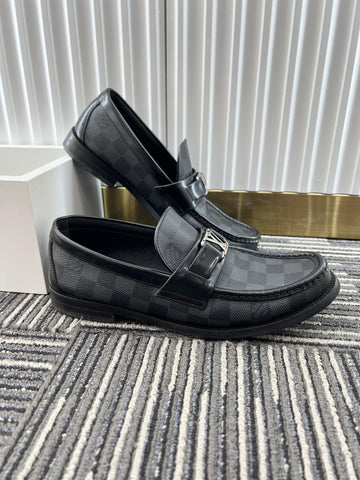 LOUIS VUITTON Loafers & Slip-Ons for Unisex Size 6 - Reeluxs 