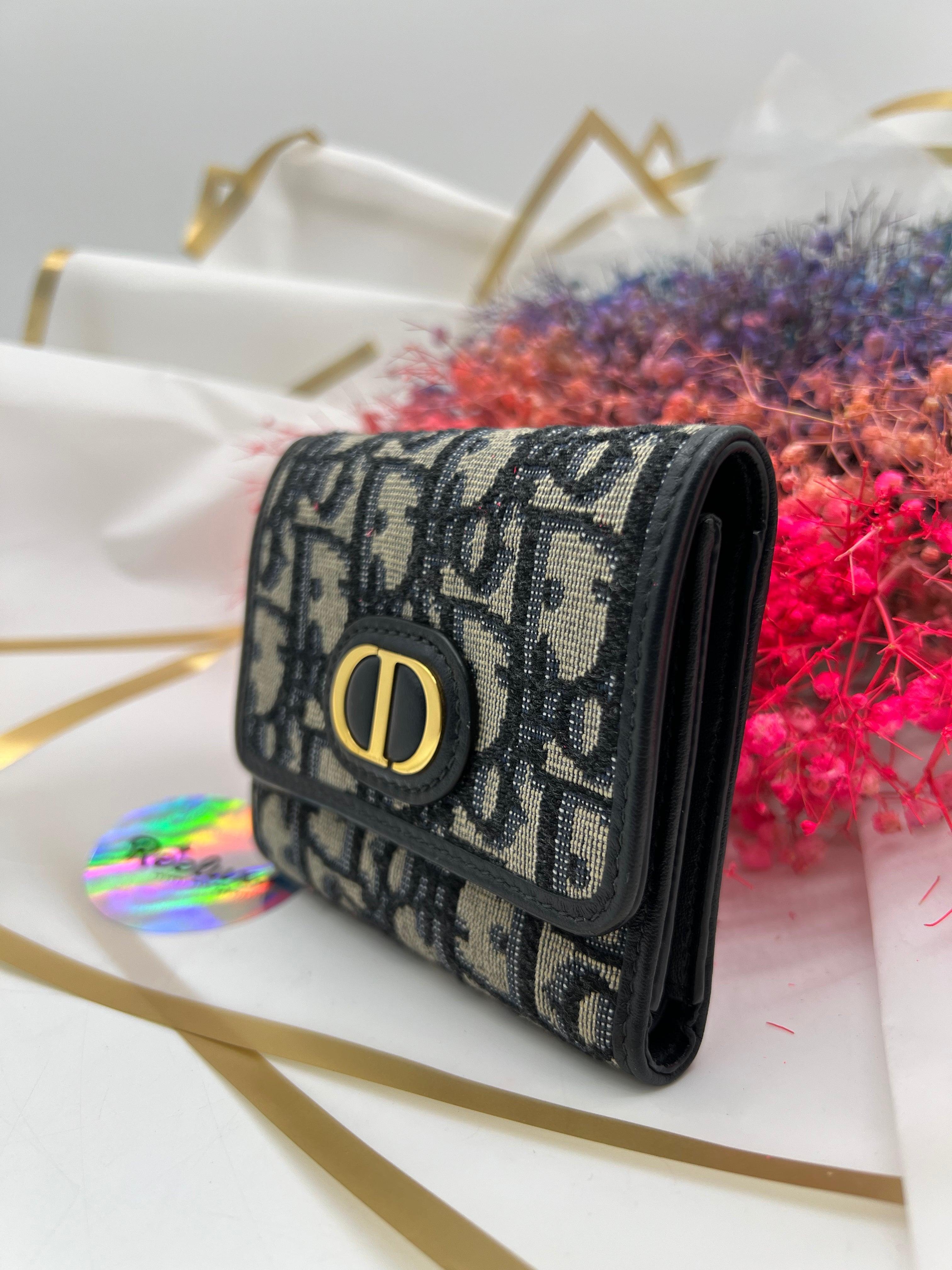 CHRISTIAN DIOR
TRIFOLD COMPACT WALLET OBLIQUE CANVAS - Reeluxs 