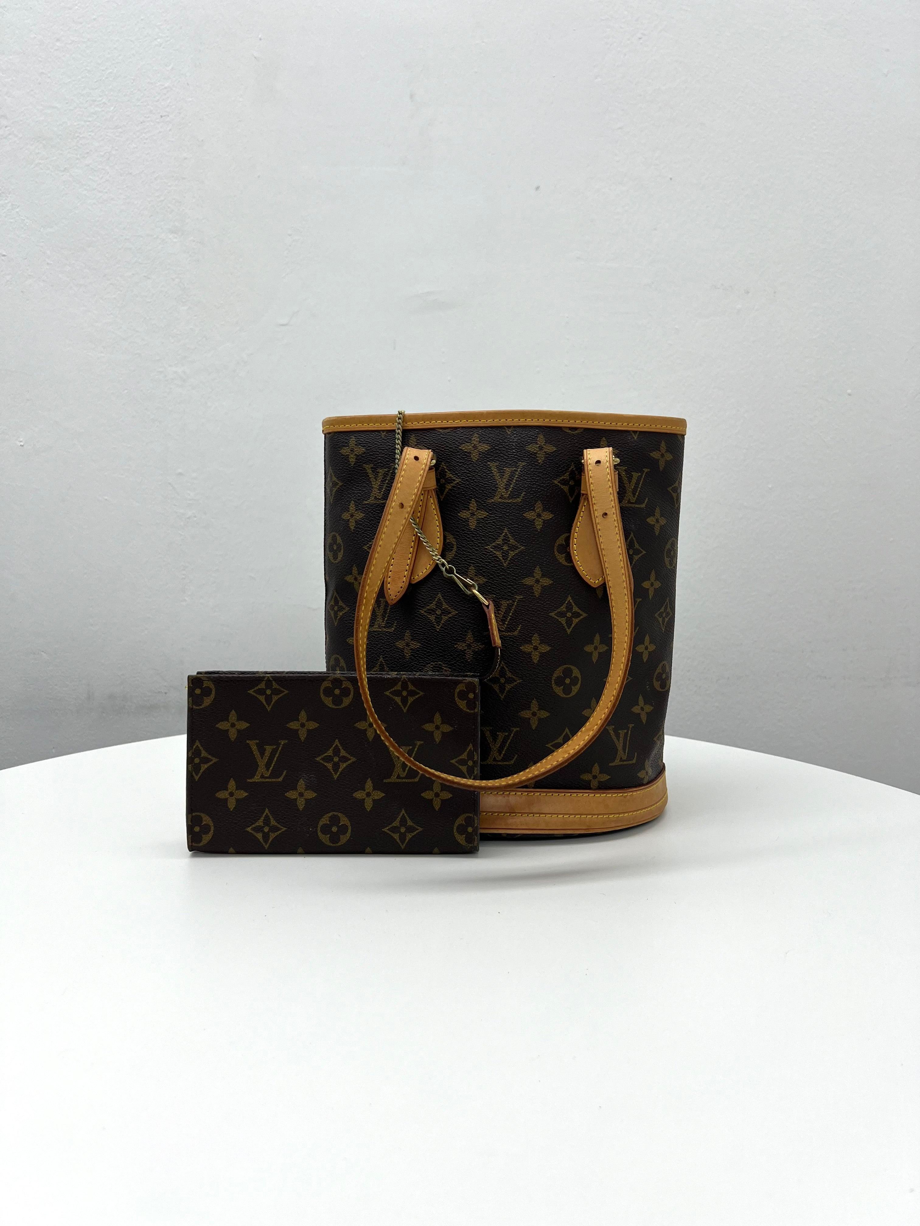 LV Monogram Petit Bucket
PM Tote Bag - Reeluxs 
