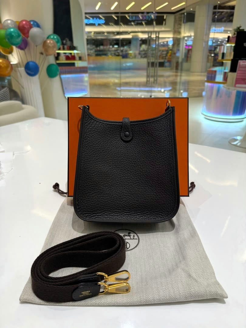 HERMES Evelyne 16 TPM Noir Gold Hardware