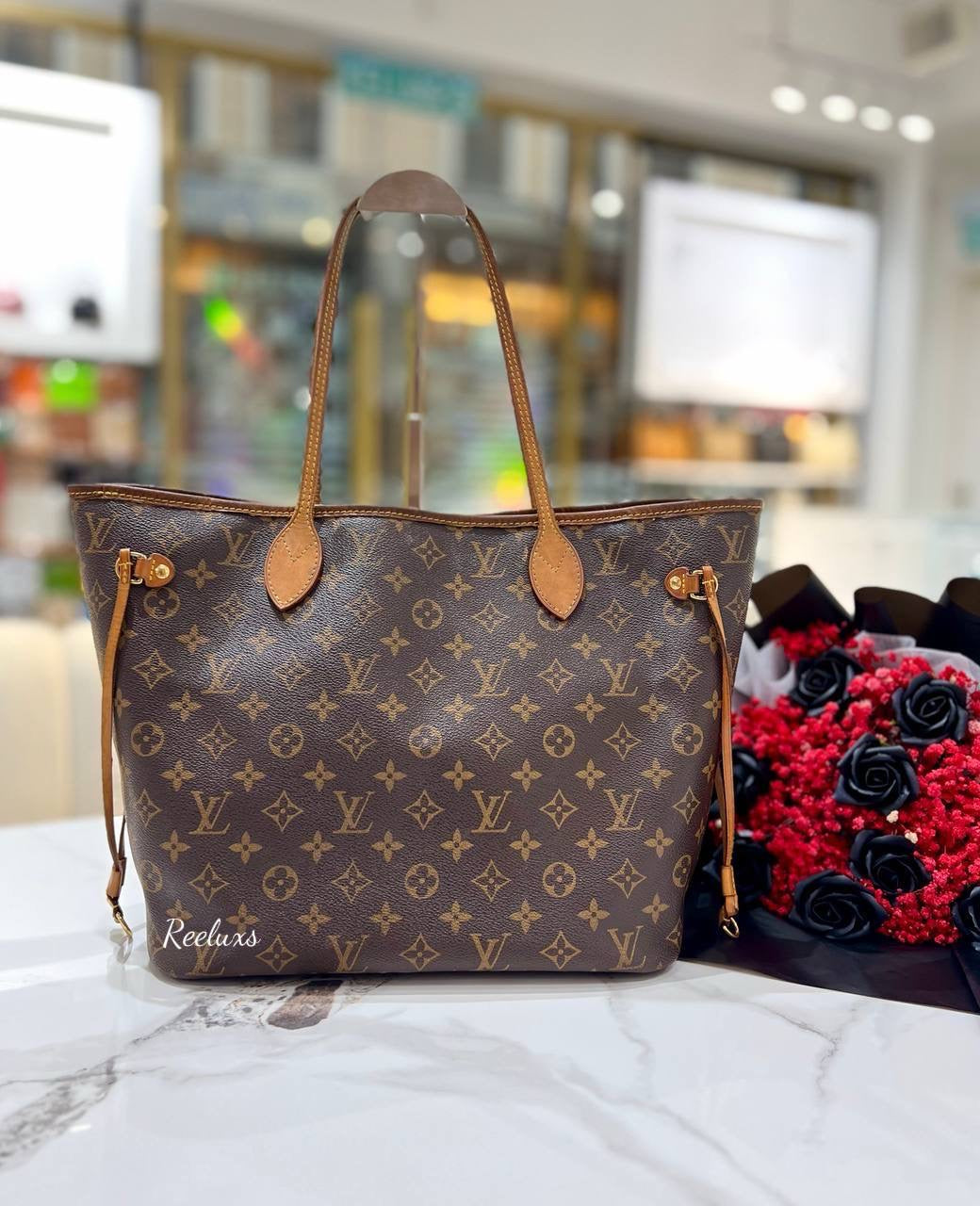 LOUIS VUITTON LV Monogram Neverfull MM Tote Handbag
