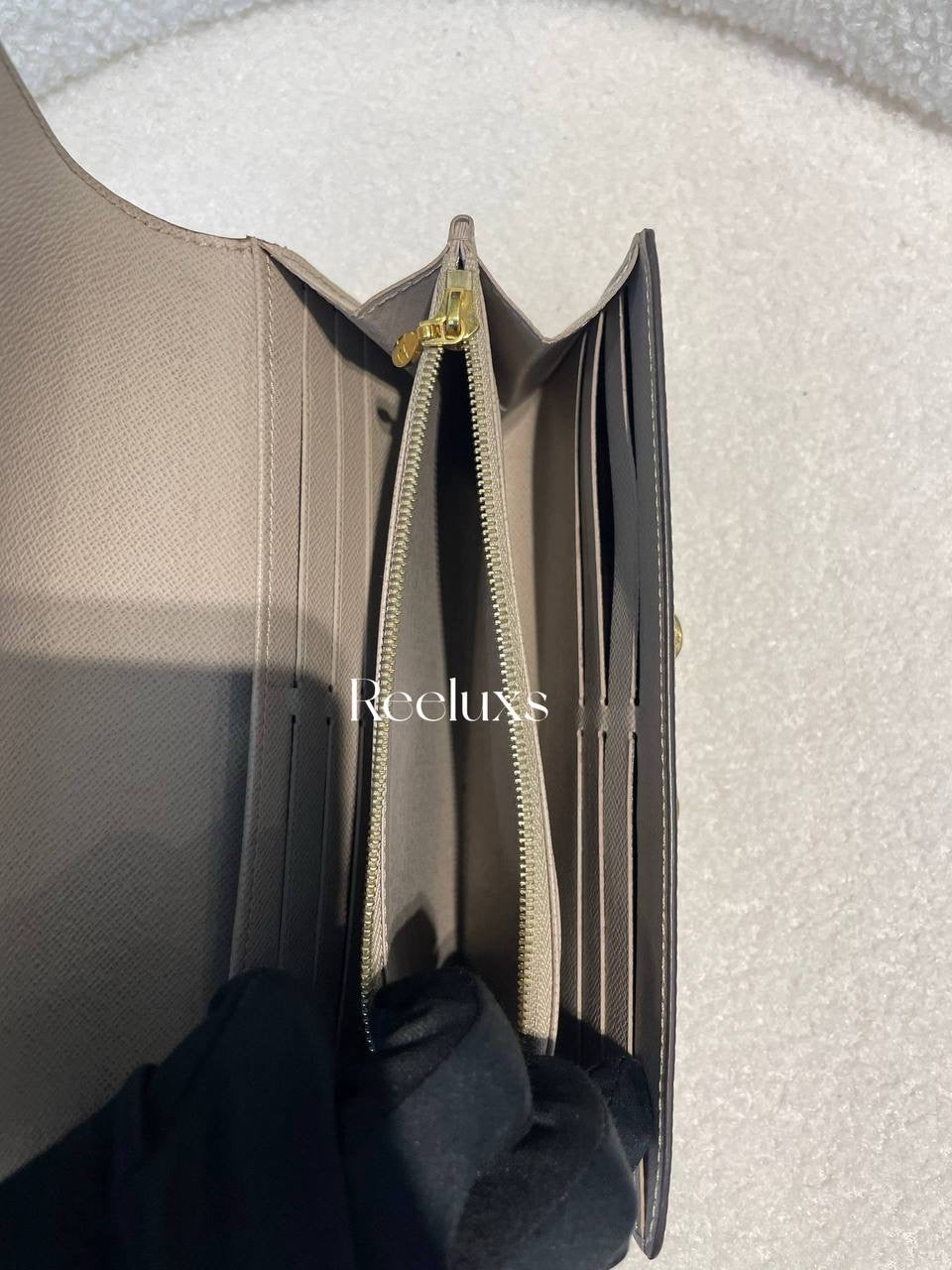 LOUIS VUITTON LV  Twist Wallet Galet Epi Leather