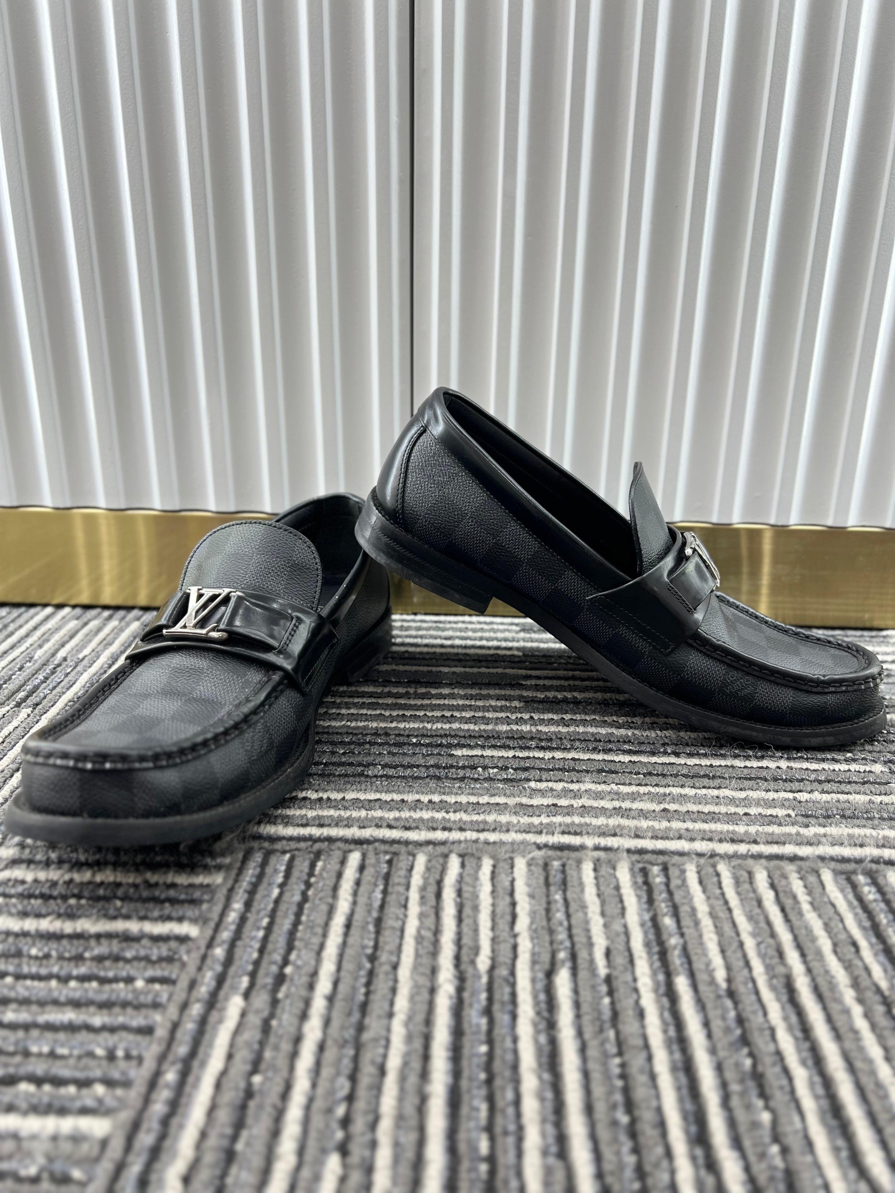 LOUIS VUITTON Loafers & Slip-Ons for Unisex Size 6 - Reeluxs 