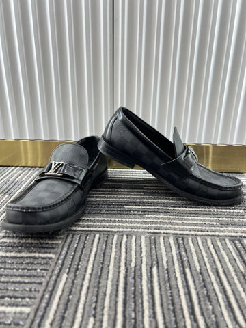 LOUIS VUITTON Loafers & Slip-Ons for Unisex Size 6 - Reeluxs 