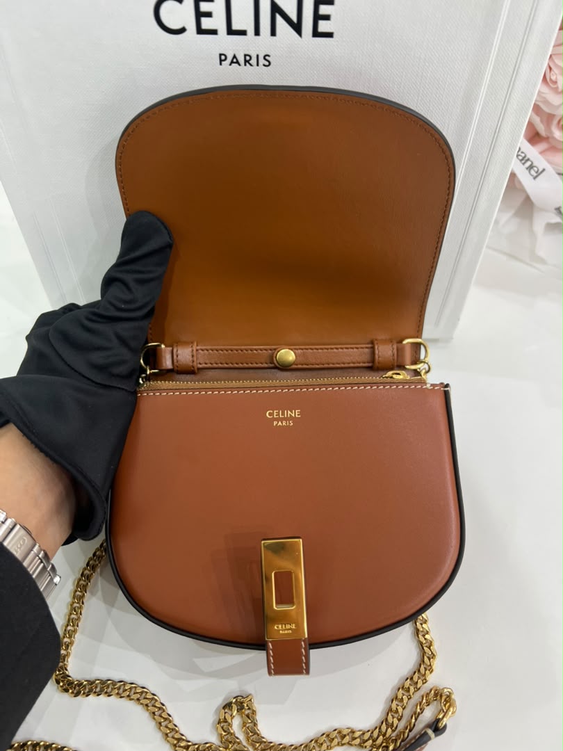 CELINE Small 16 Wallet On Chain (WOC)