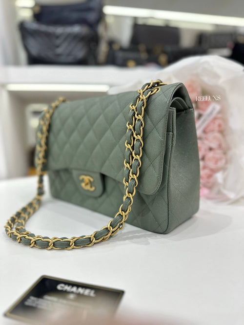 CHANEL Classic Jumbo Double Flap Bag
