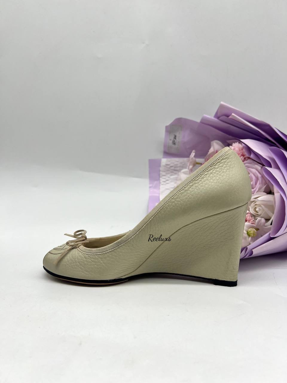GUCCI Off White Leather Peep Toe Wedge Pumps Size 38