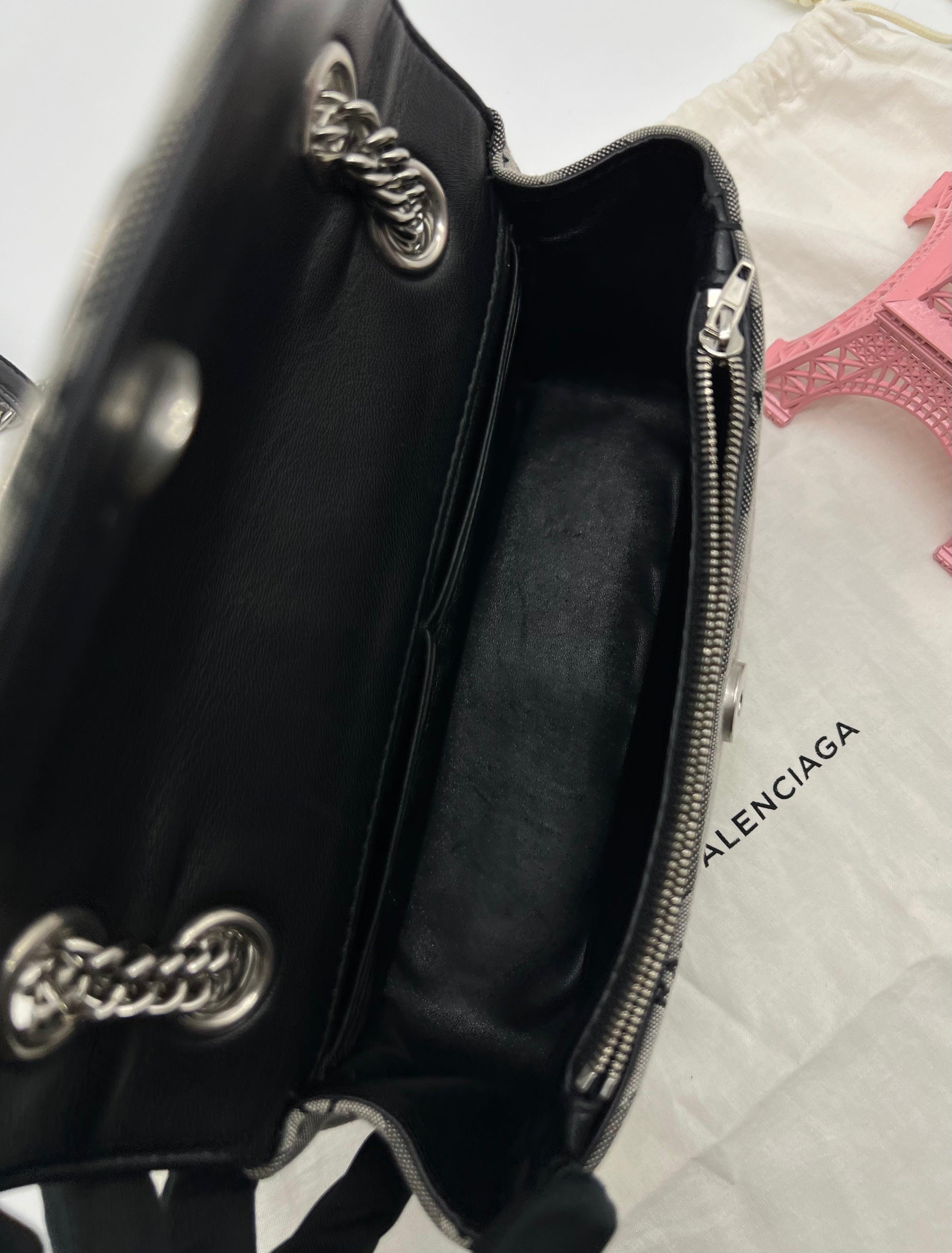 FAST DEAL BALENCIAGA BB Round' Shoulder Bag - Reeluxs 