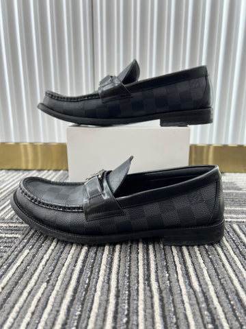 LOUIS VUITTON Loafers & Slip-Ons for Unisex Size 6 - Reeluxs 