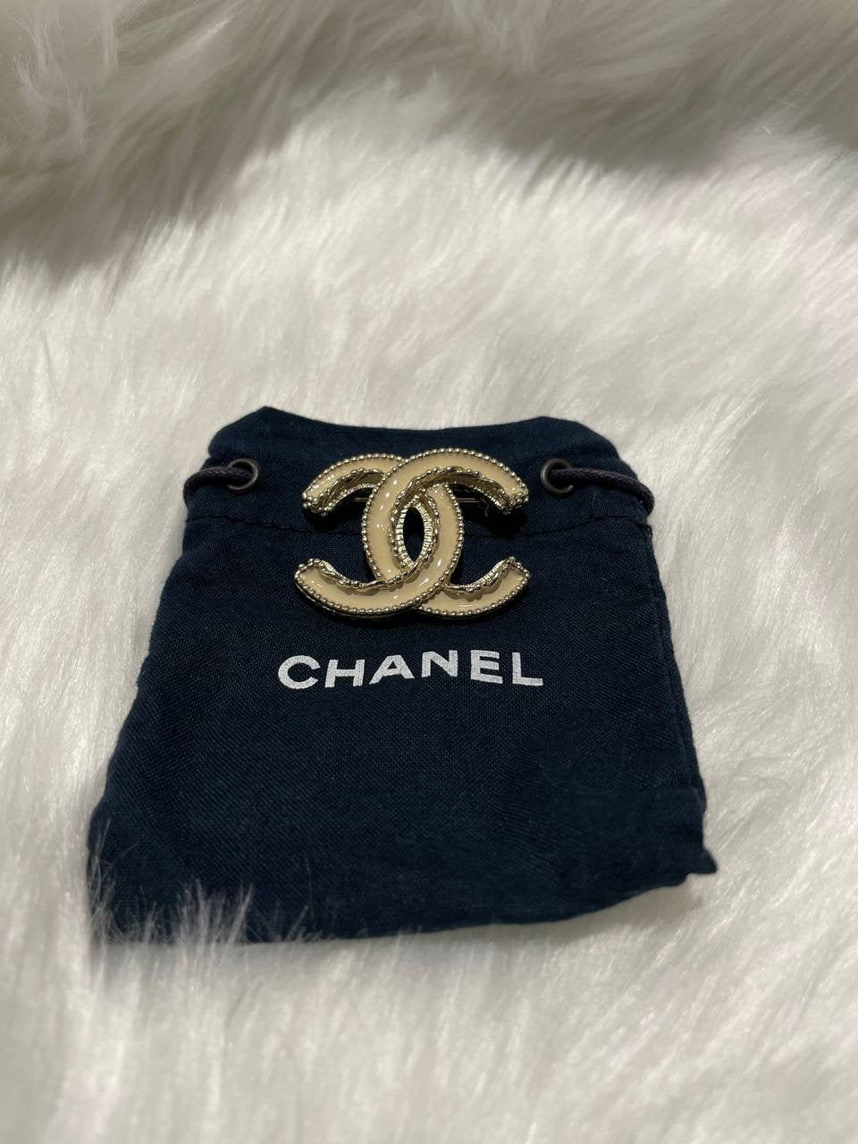 CHANEL CC Logo Brooch