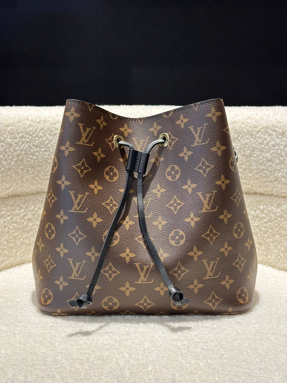 FULL SET LOUIS VUITTON LV Neonoe MM in Monogram Canvas, Black Strap Shoulder Bag GHW ( NFC )