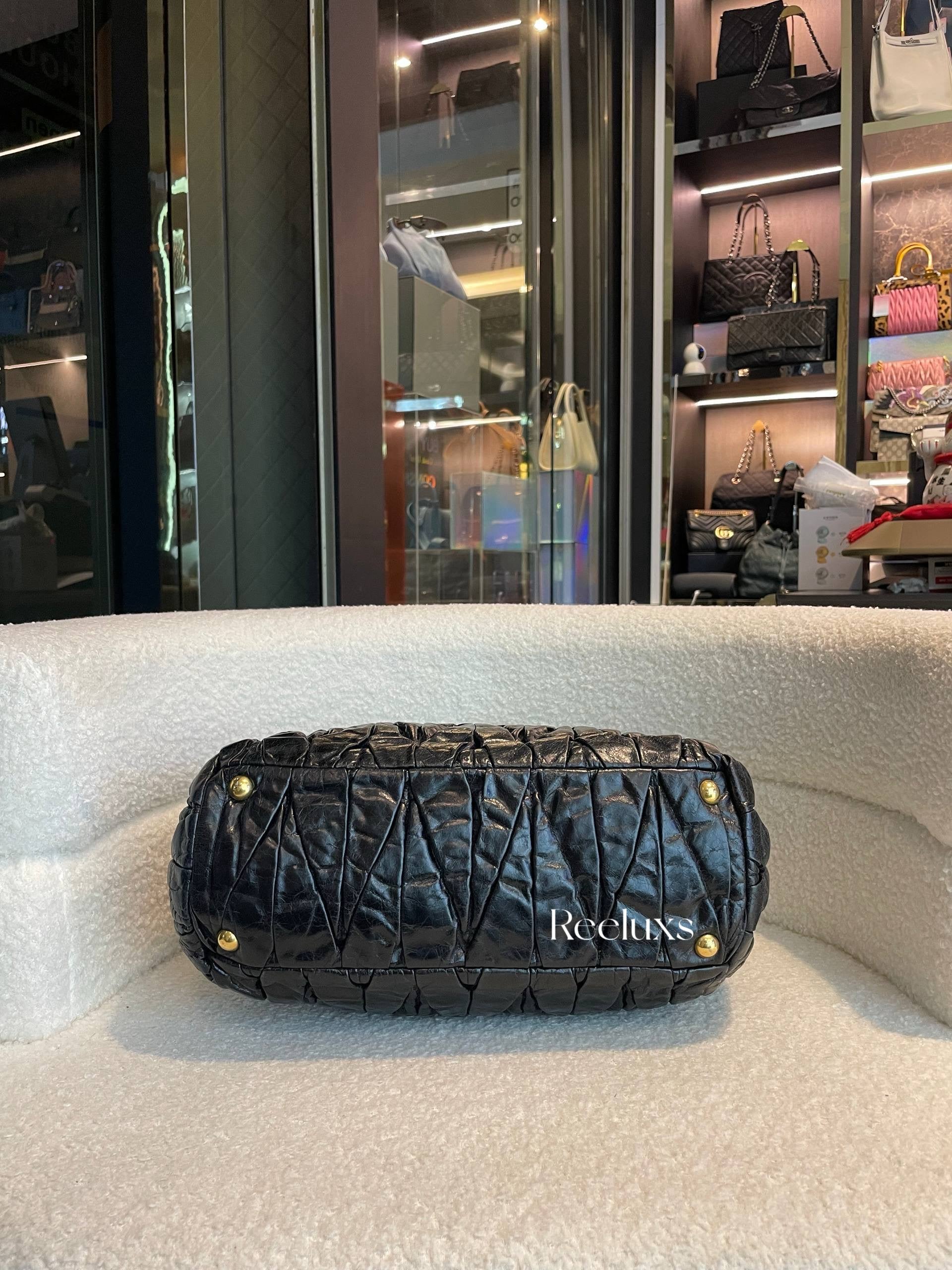 Miu Miu Matelasse Lux Neri Pleated Large Bag