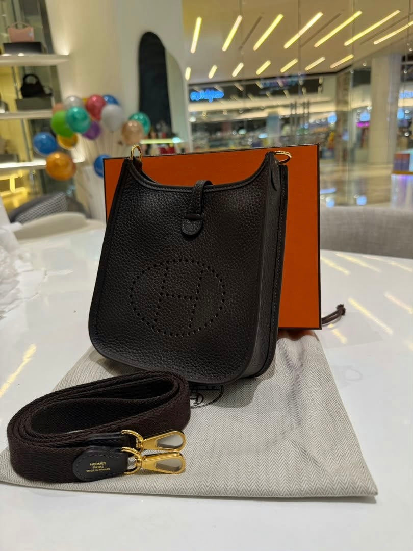 HERMES Evelyne 16 TPM Noir Gold Hardware