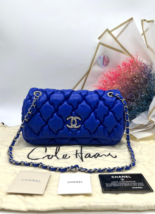 CHANEL
Small Bubble Quilt Flap Bag - Reeluxs 